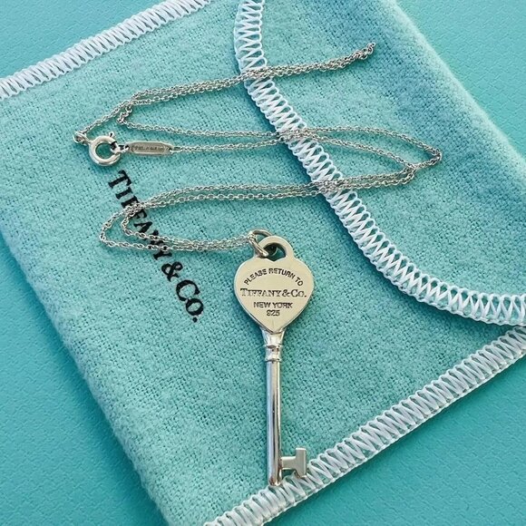 Like New, Return to Tiffany Heart Key Necklace - Picture 1 of 6
